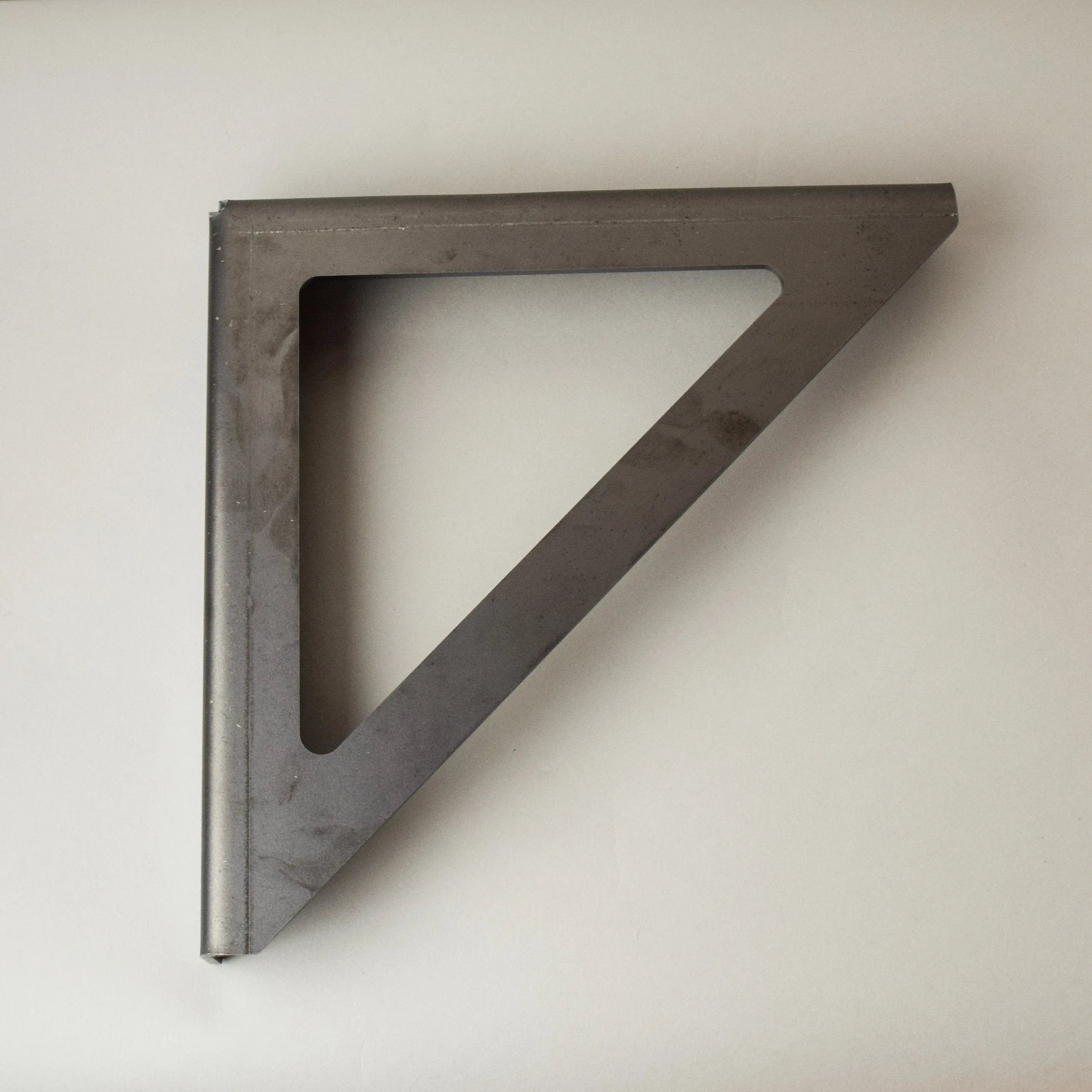 Minimalist Metal Shelving Bracket