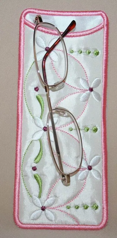 Slim Line Eyeglass Case 02